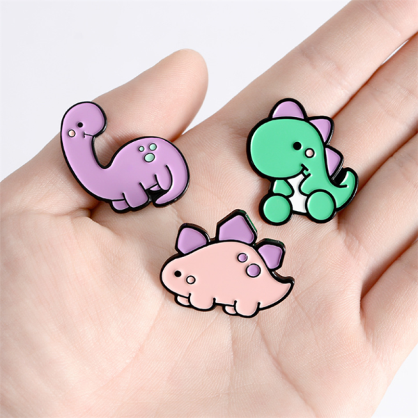 Pin Metalic Dino Love