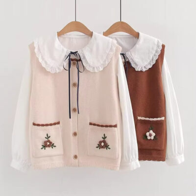 Vestă Tricotată cu Guler Romantic & Broderie Florală – One Size